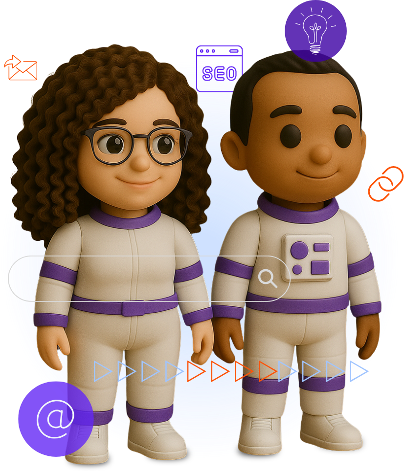 Pareja de personajes astronautas 3D (mujer con gafas y hombre con camisa) de pie frente a círculo azul, con barra de búsqueda superpuesta y rodeados de iconos de marketing digital como SEO, bombilla, enlace y arroba.